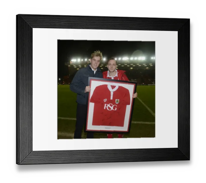 Framed Print : Bristol City Football Club: Man of the Match Presentation vs. Yeovil Town (26 / 12 / 2014) Framed Print : Bristol City Football Club: Man of the Match Presentation vs. Yeovil Town (26 / 12 / 2014)