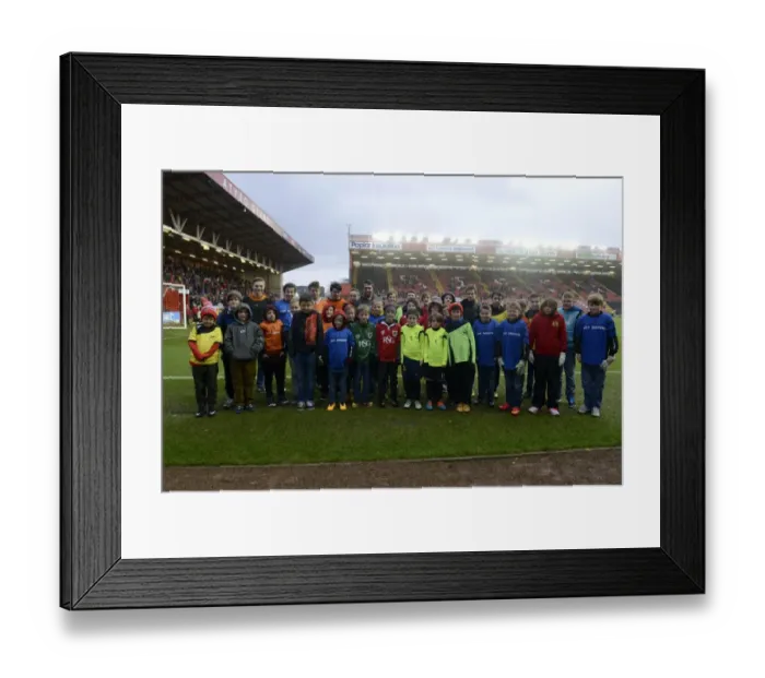 Framed Print : Bristol City vs Yeovil Town: Intense Football Action at Ashton Gate, December 2014 Framed Print : Bristol City vs Yeovil Town: Intense Football Action at Ashton Gate, December 2014