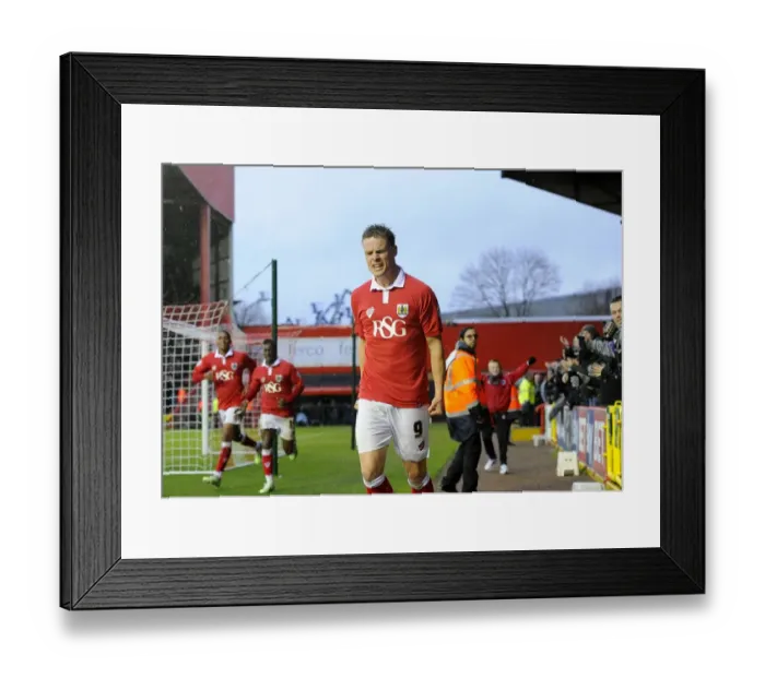Framed Print : Matt Smith's Thrilling Goal Celebration: Bristol City's Triumph over Yeovil Town (2014)