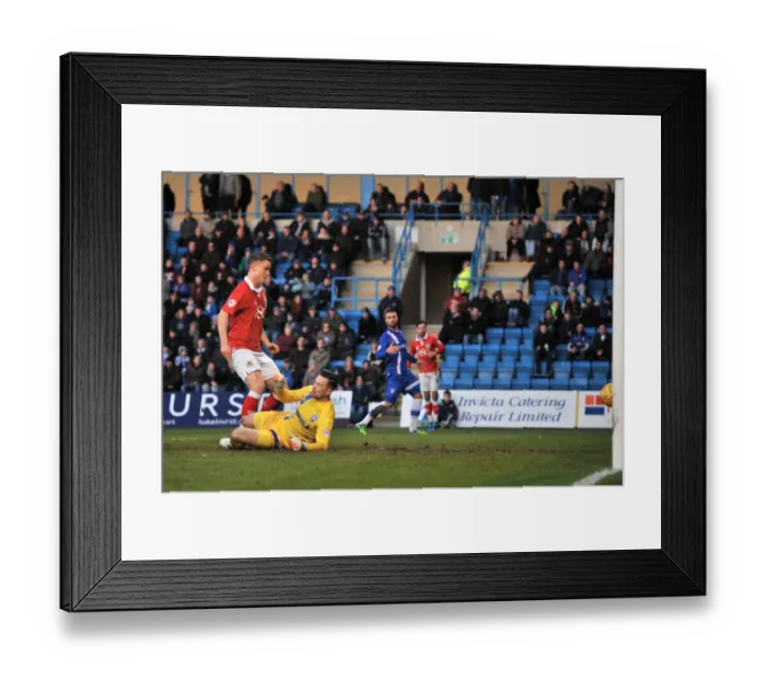 Framed Print : Bristol City's Matt Smith Scores Second Goal vs. Gillingham, 28 December 2014 - 0-2