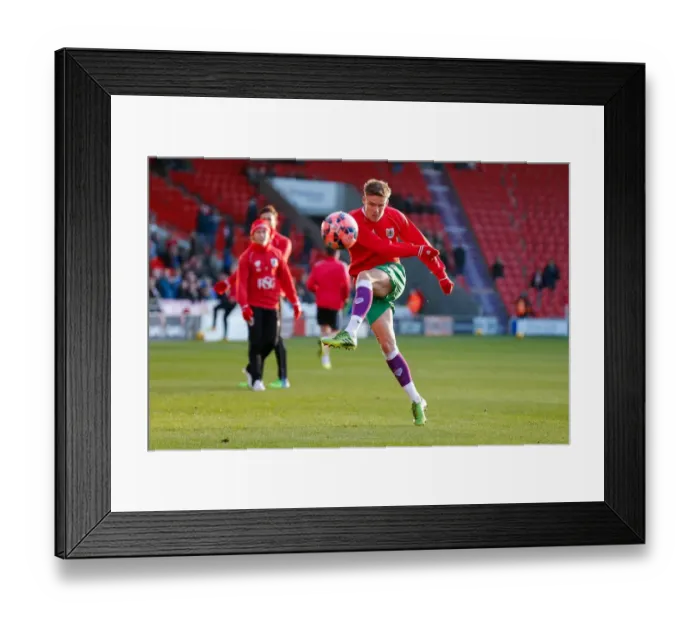 Framed Print : Bristol City's Matt Smith Prepares to Shoot in FA Cup Third Round Proper: Doncaster Rovers vs. Bristol City (January 3, 2015) Framed Print : Bristol City's Matt Smith Prepares to Shoot in FA Cup Third Round Proper: Doncaster Rovers vs. Bristol City (January 3, 2015)