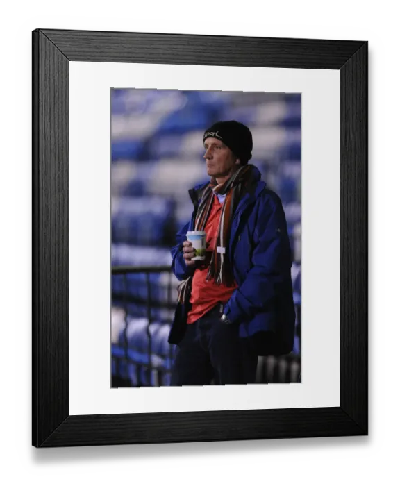 Framed Print : Bristol City Fans Unwavering Passion at Gillingham's Priestfield Stadium during the Johnstone's Paint Trophy Area Final