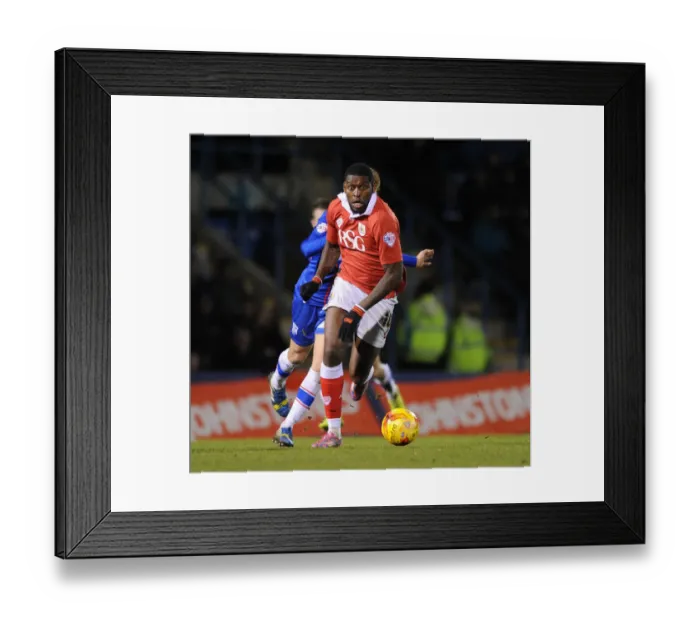 Framed Print : Bristol City's Jay Emmanuel-Thomas in Action at Gillingham's Priestfield Stadium, Johnstone's Paint Trophy Area Final (06.01.2015)