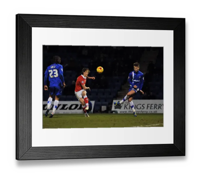 Framed Print : Bristol City's Luke Freeman Goes for Glory: Johnstone's Paint Trophy Showdown at Gillingham's Priestfield Stadium (06 / 01 / 2015)