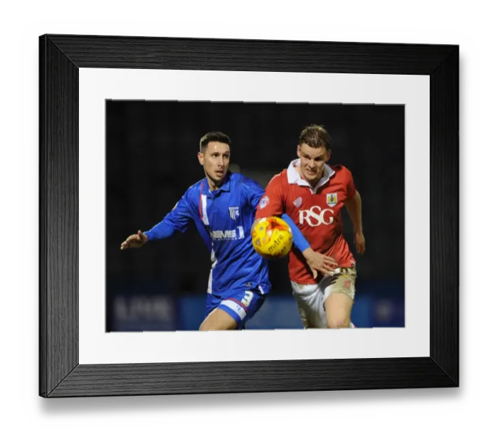 Framed Print : Bristol City vs Gillingham: Intense Battle for the Ball - Johnstone's Paint Trophy Area Final, January 2015 Framed Print : Bristol City vs Gillingham: Intense Battle for the Ball - Johnstone's Paint Trophy Area Final, January 2015