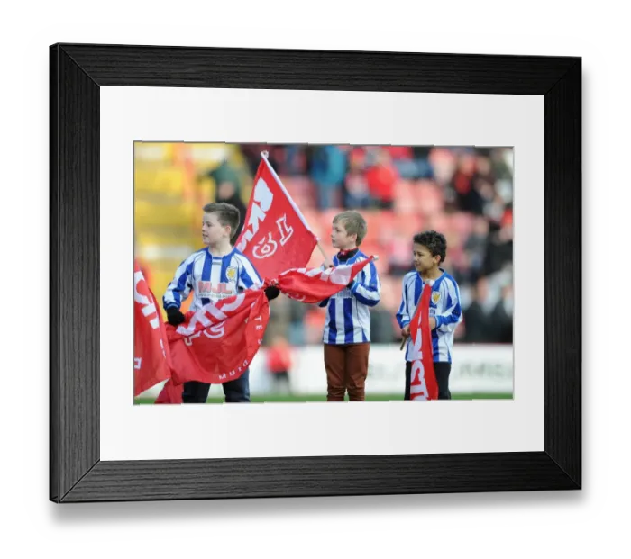 Framed Print : Sky Bet League One: Bristol City Welcomes Notts County with Guard of Honor at Ashton Gate, January 2015