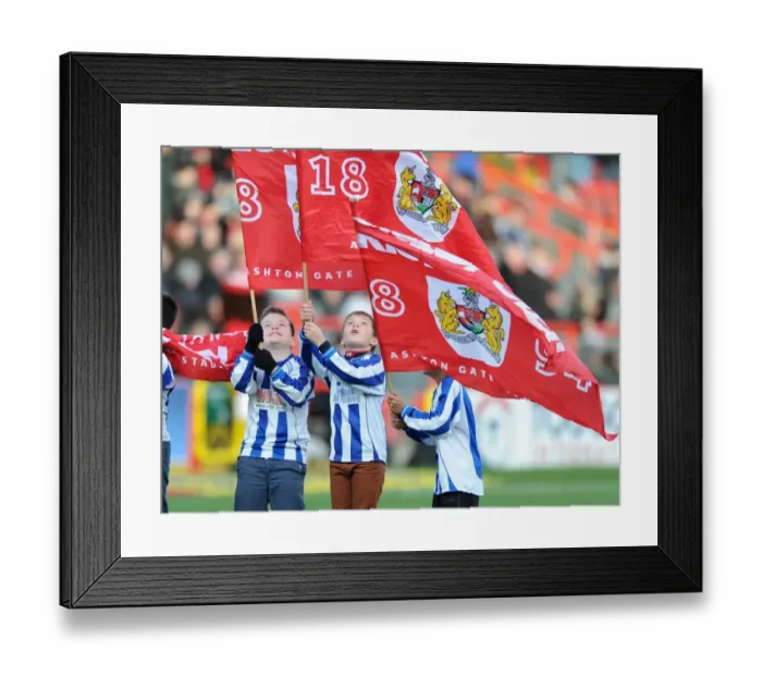 Framed Print : Bristol City FC vs Notts County: Guard of Honor at Ashton Gate Framed Print : Bristol City FC vs Notts County: Guard of Honor at Ashton Gate