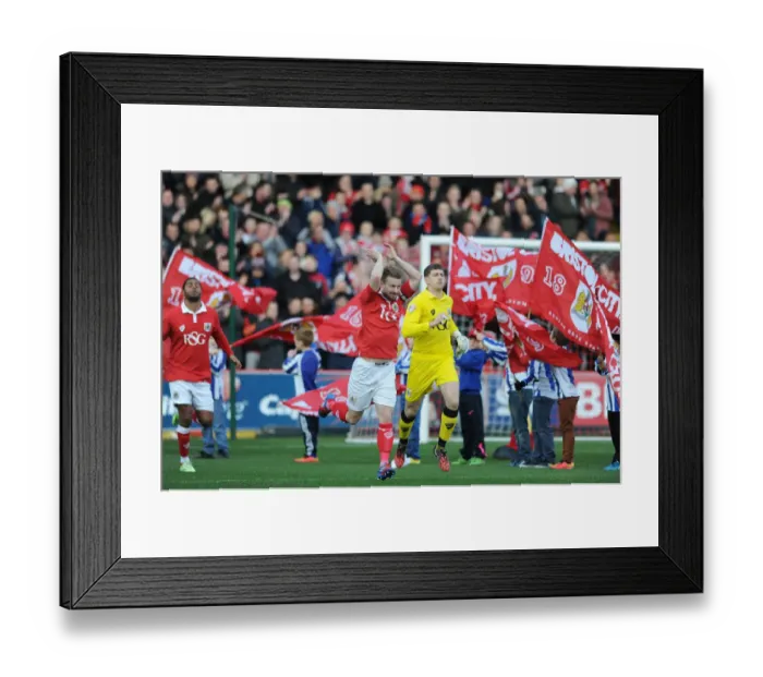 Framed Print : Bristol City vs Notts County: Wade Elliott in Action at Ashton Gate, Sky Bet League One Framed Print : Bristol City vs Notts County: Wade Elliott in Action at Ashton Gate, Sky Bet League One