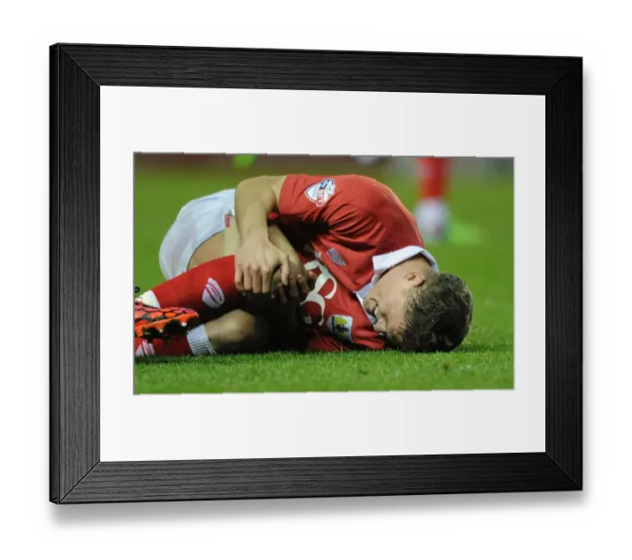 Framed Print : Bristol City's Matt Smith in Action Against Doncaster Rovers at Ashton Gate Stadium, FA Cup Third Round Replay Framed Print : Bristol City's Matt Smith in Action Against Doncaster Rovers at Ashton Gate Stadium, FA Cup Third Round Replay