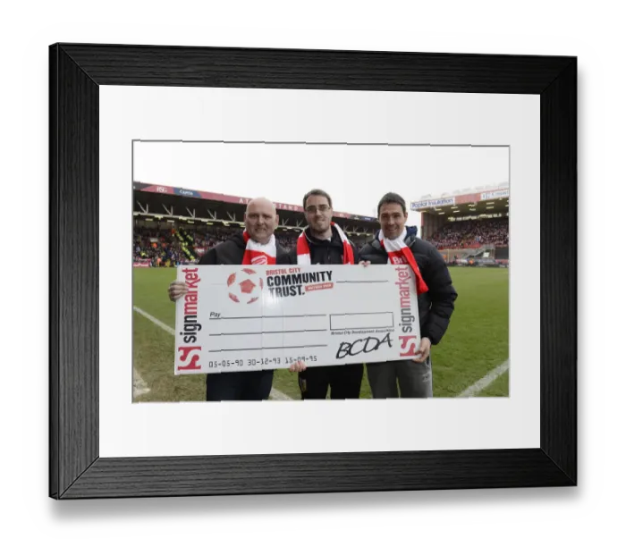 Framed Print : FA Cup Fourth Round: Electric Atmosphere at Half Time - Bristol City vs West Ham United, Ashton Gate