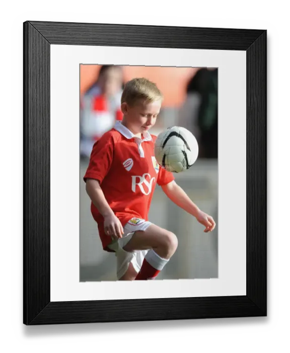Framed Print : Thrilling FA Cup Showdown: Bristol City vs. West Ham United at Ashton Gate