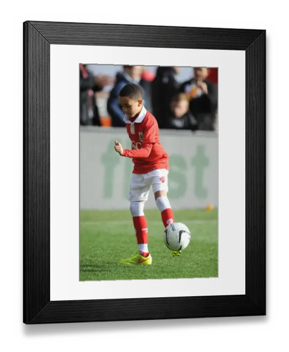 Framed Print : FA Cup Fourth Round: Battle at Ashton Gate - Bristol City vs. West Ham United Framed Print : FA Cup Fourth Round: Battle at Ashton Gate - Bristol City vs. West Ham United