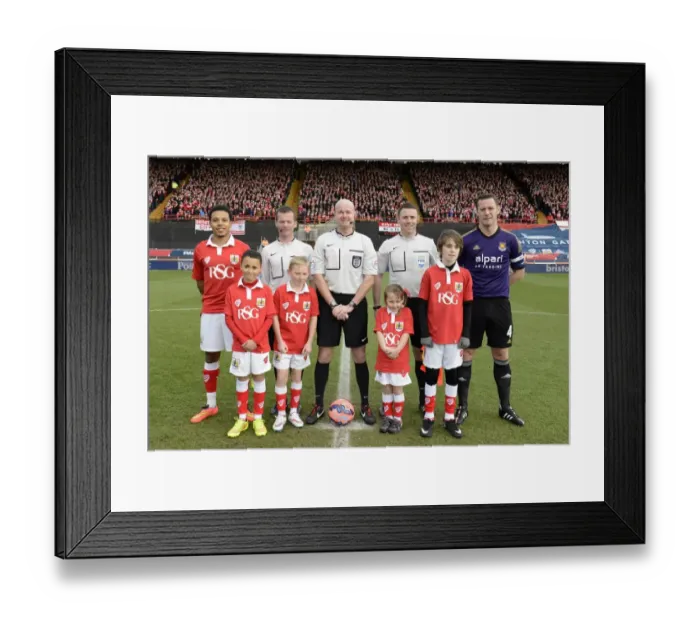 Framed Print : Battle at Ashton Gate: FA Cup Fourth Round - Bristol City vs West Ham United