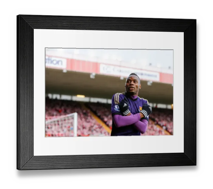Framed Print : Diafra Sakho's Stunner: West Ham Take the Lead over Bristol City in FA Cup Fourth Round