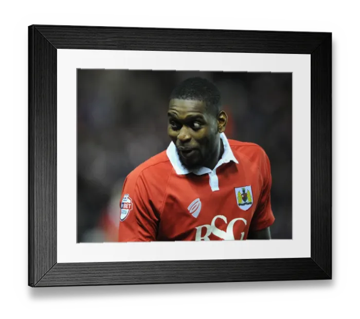 Framed Print : Bristol City's Jay Emmanuel-Thomas in Action against Gillingham, Johnstone's Paint Trophy, 2015