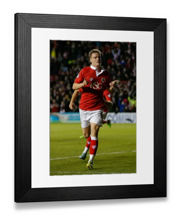 Framed Print : Matt Smith Strikes First: 1-0 for Bristol City in Johnstones Paint Trophy Final