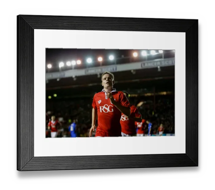 Framed Print : Matt Smith's Decisive Goal: 1-0 for Bristol City in Johnstones Paint Trophy (5-2 Agg.) Framed Print : Matt Smith's Decisive Goal: 1-0 for Bristol City in Johnstones Paint Trophy (5-2 Agg.)