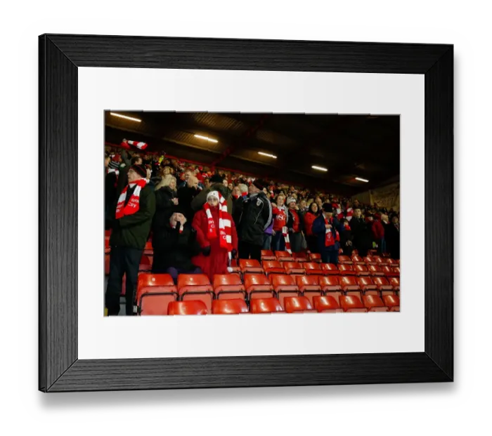 Framed Print : Bristol City Football Club: Fans Welcome Team at Ashton Gate Stadium during Johnstones Paint Trophy Southern Area Final Second Leg (Bristol City vs. Gillingham)