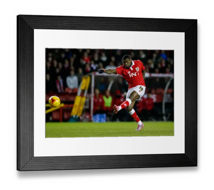 Framed Print : Bristol City's Jay Emmanuel-Thomas Scores in Johnstones Paint Trophy Final Leg Against Gillingham
