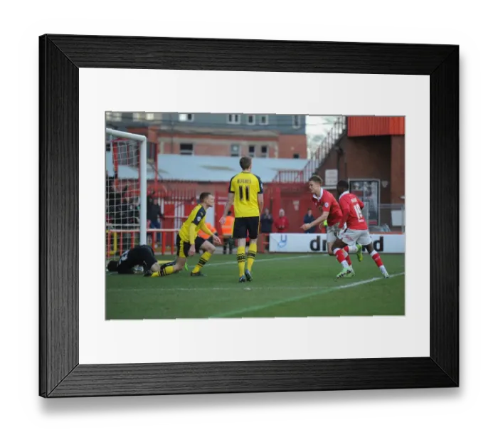 Framed Print : Thrilling Goal: Matt Smith's Stunner for Bristol City in Sky Bet League One