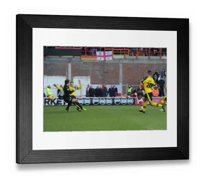 Framed Print : Bristol City's Jay Emmanuel-Thomas Scores the Game-Winning Goal Against Fleetwood Town, Sky Bet League One, Ashton Gate