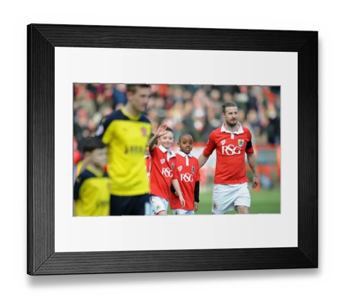 Framed Print : Clash at Ashton Gate: Bristol City vs Fleetwood Town, Sky Bet League One (January 2015)