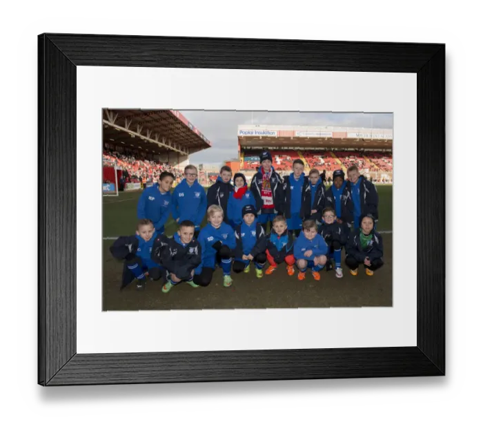 Framed Print : Bristol City FC Honors Fleetwood Town with Guard of Honor at Ashton Gate
