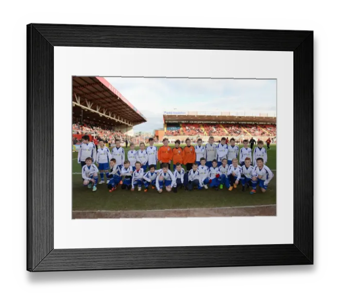 Framed Print : Bristol City vs. Fleetwood Town: Sky Bet League One Clash at Ashton Gate - Guard of Honor