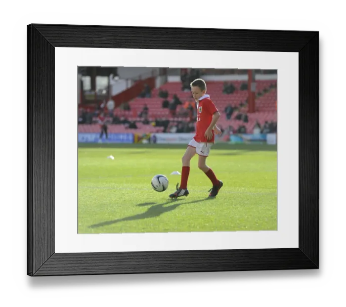 Framed Print : Clash at Ashton Gate: Bristol City vs Fleetwood Town, Sky Bet League One Football Match - January 2, 2015 (Bristol City v Fleetwood Town)