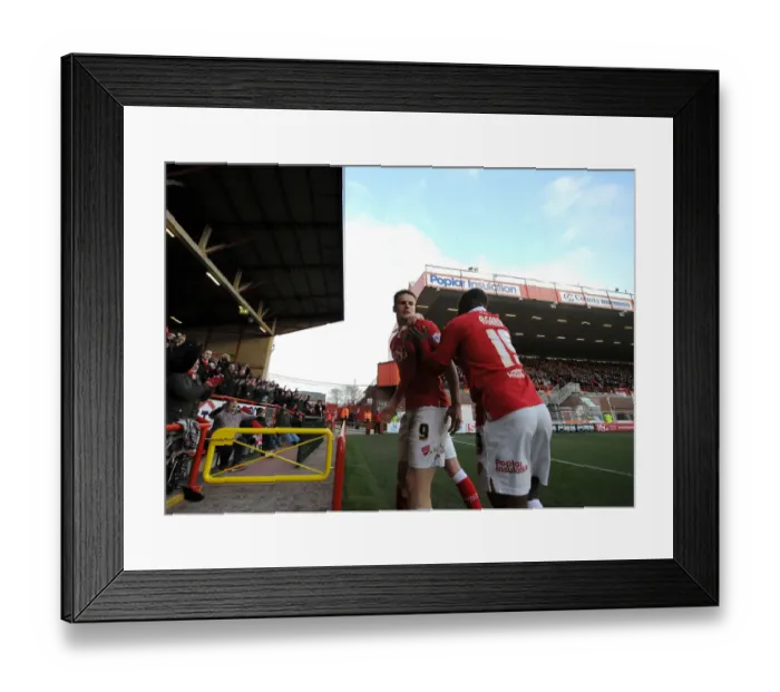 Framed Print : Bristol City's Matt Smith Euphorically Celebrates Goal Against Fleetwood Town in Sky Bet League One at Ashton Gate