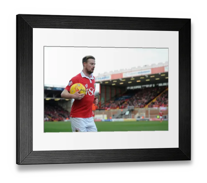 Framed Print : Bristol City's Wade Elliott in Action Against Fleetwood Town, Sky Bet League One, Ashton Gate, 01 / 02 / 2015