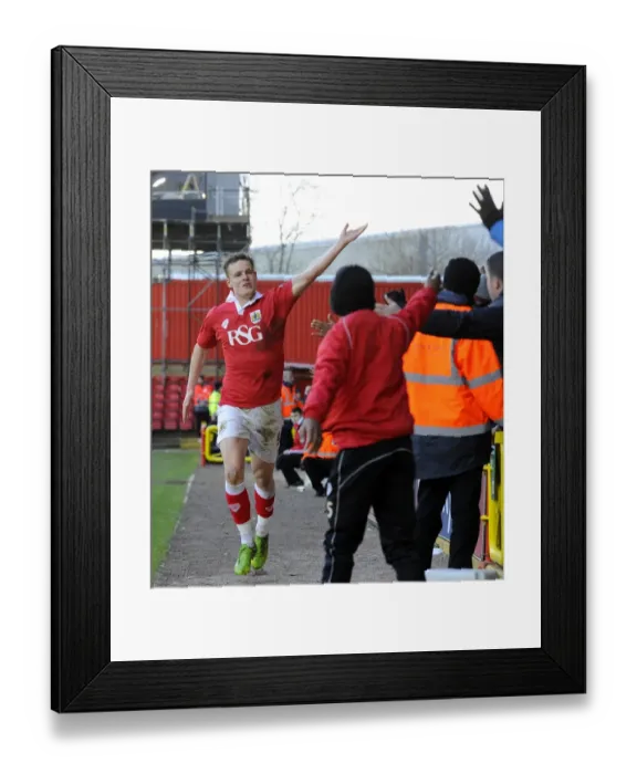 Framed Print : Thrilling Goal: Matt Smith Scores for Bristol City against Fleetwood Town in Sky Bet League One Framed Print : Thrilling Goal: Matt Smith Scores for Bristol City against Fleetwood Town in Sky Bet League One