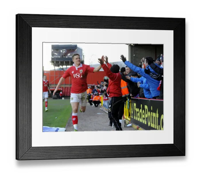 Framed Print : Thrilling Goal: Matt Smith Scores for Bristol City Against Fleetwood Town at Ashton Gate (January 2015) Framed Print : Thrilling Goal: Matt Smith Scores for Bristol City Against Fleetwood Town at Ashton Gate (January 2015)