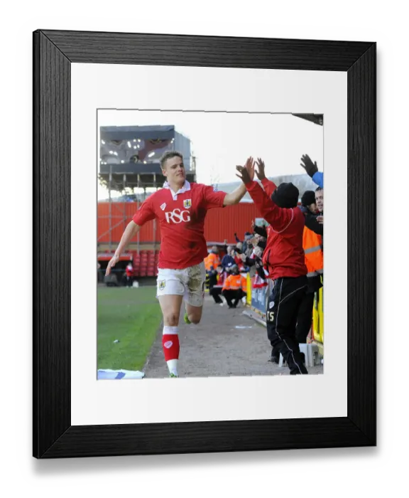 Framed Print : Matt Smith's Thrilling Goal Celebration: Bristol City vs. Fleetwood Town (February 2015, Sky Bet League One, Ashton Gate) Framed Print : Matt Smith's Thrilling Goal Celebration: Bristol City vs. Fleetwood Town (February 2015, Sky Bet League One, Ashton Gate)