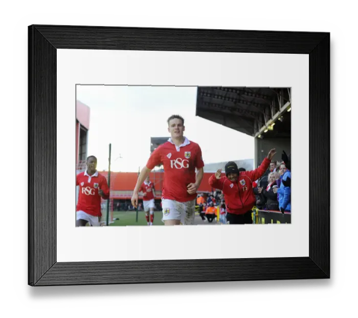 Framed Print : Thrilling Goal: Matt Smith's Strike for Bristol City at Ashton Gate, 2015 Framed Print : Thrilling Goal: Matt Smith's Strike for Bristol City at Ashton Gate, 2015