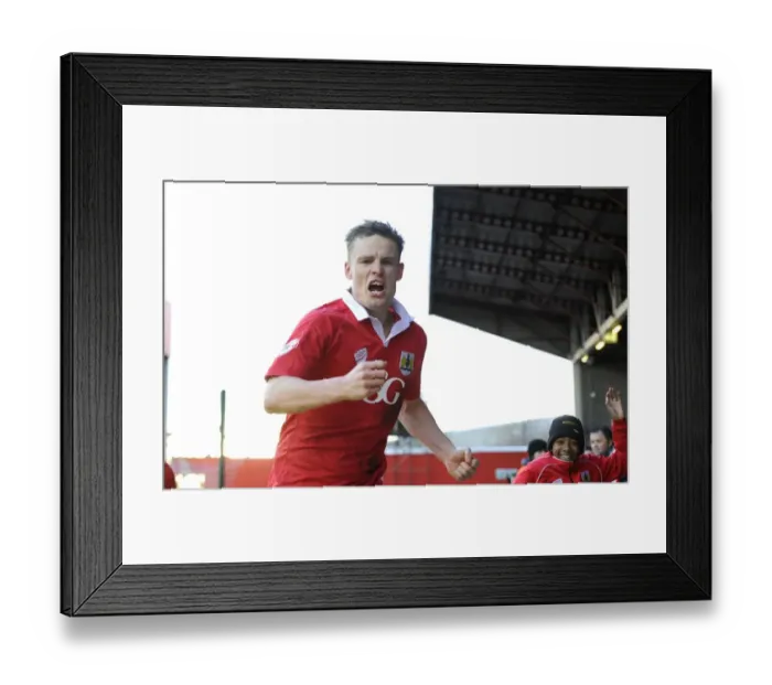 Framed Print : Bristol City's Matt Smith Scores Thriller at Ashton Gate: Sky Bet League One Clash vs Fleetwood Town (January 2015) Framed Print : Bristol City's Matt Smith Scores Thriller at Ashton Gate: Sky Bet League One Clash vs Fleetwood Town (January 2015)