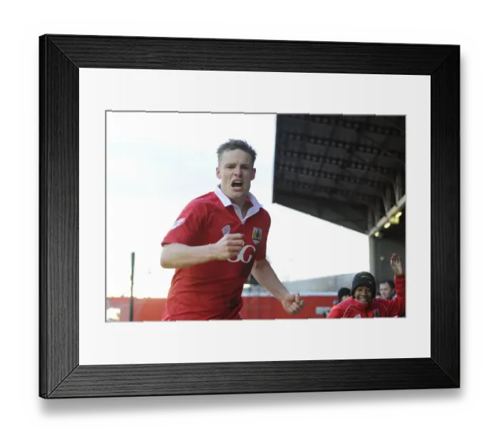 Framed Print : Matt Smith's Thrilling Goal: Euphoric Celebration for Bristol City in Sky Bet League One Match against Fleetwood Town Framed Print : Matt Smith's Thrilling Goal: Euphoric Celebration for Bristol City in Sky Bet League One Match against Fleetwood Town