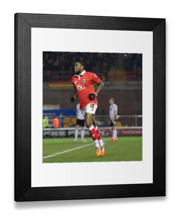 Framed Print : Thrilling Goal: Jay Emmanuel-Thomas Scores for Bristol City Against Port Vale in Sky Bet League One