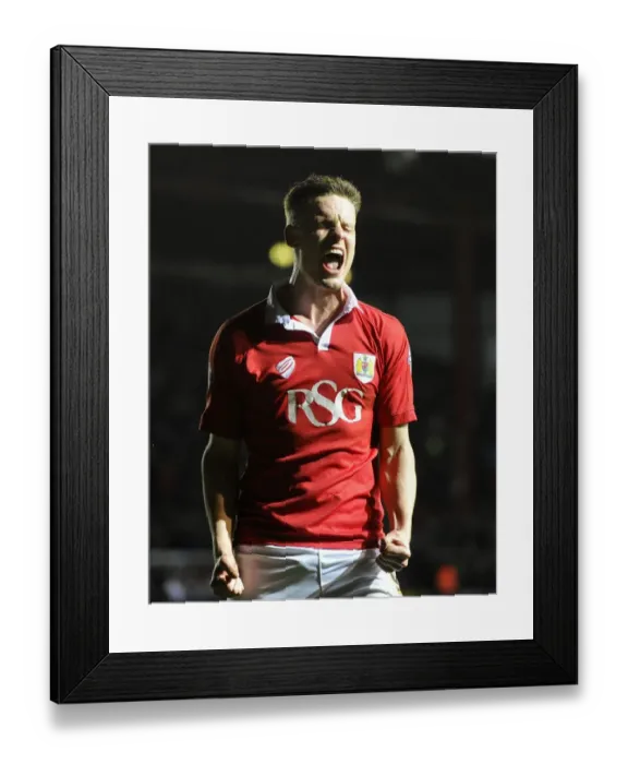 Framed Print : Thrilling Goal: Matt Smith Scores for Bristol City in Sky Bet League One