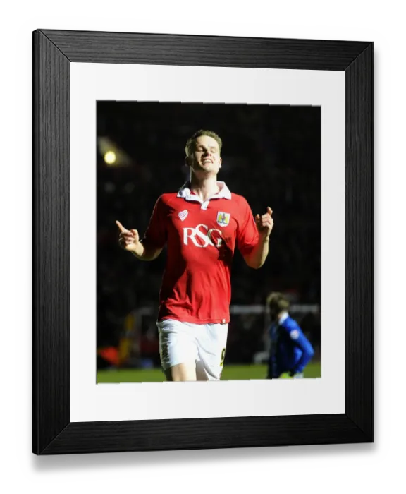 Framed Print : Bristol City's Matt Smith Scores Thrilling Goal Against Port Vale in Sky Bet League One