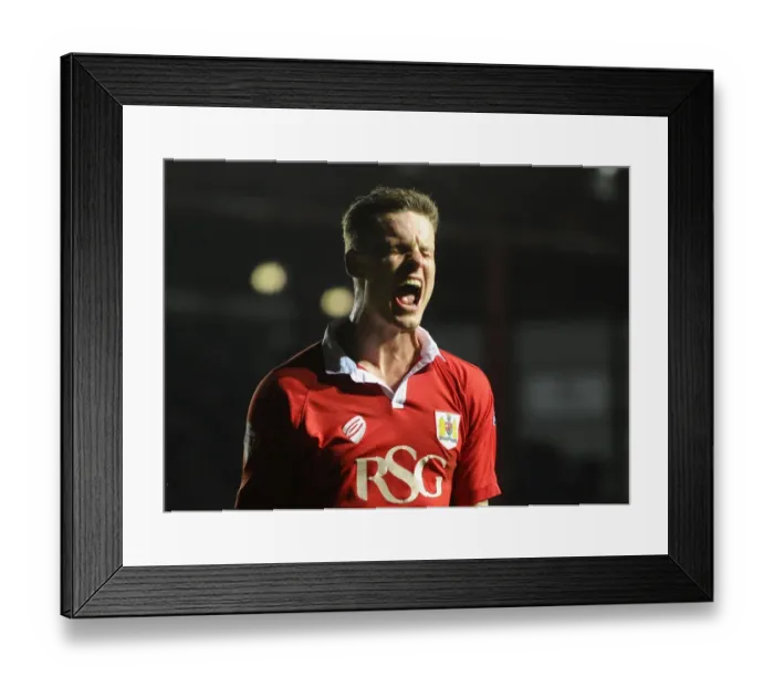 Framed Print : Thrilling Moment: Matt Smith's Goal Celebration for Bristol City in Sky Bet League One