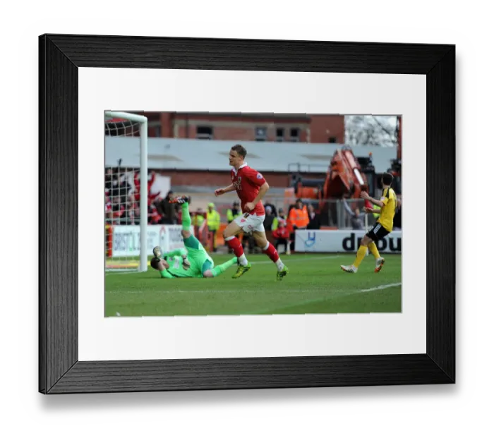 Framed Print : Matt Smith's Exciting Goal Celebration: Bristol City vs. Sheffield United (February 14, 2015)