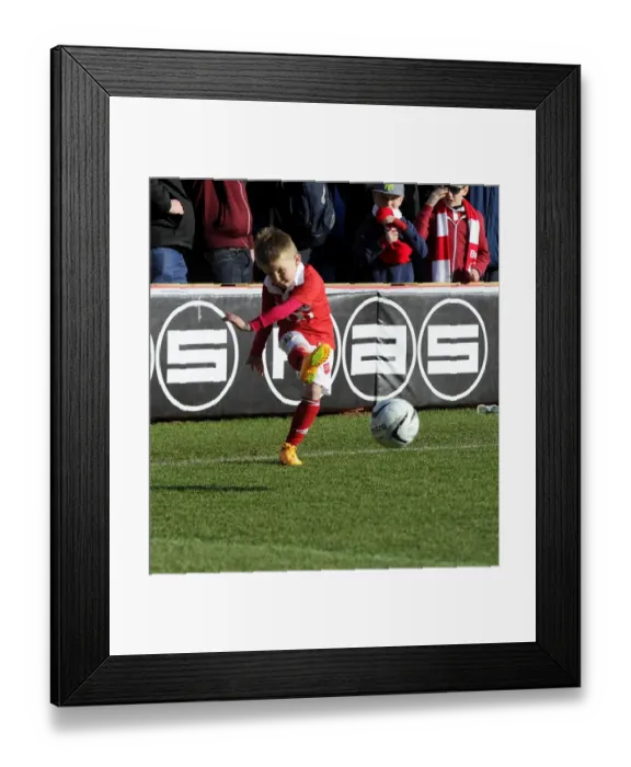Framed Print : Bristol City vs Sheffield United Rivalry: A Football Clash at Ashton Gate, February 14, 2015 Framed Print : Bristol City vs Sheffield United Rivalry: A Football Clash at Ashton Gate, February 14, 2015