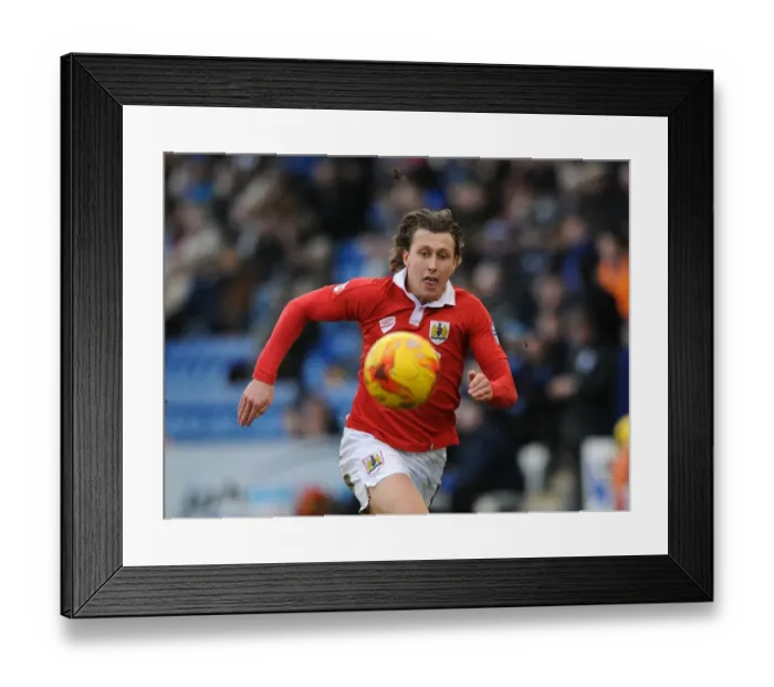 Framed Print : Bristol City's Luke Freeman in Action during Sky Bet League One Clash against Colchester United (2015) Framed Print : Bristol City's Luke Freeman in Action during Sky Bet League One Clash against Colchester United (2015)