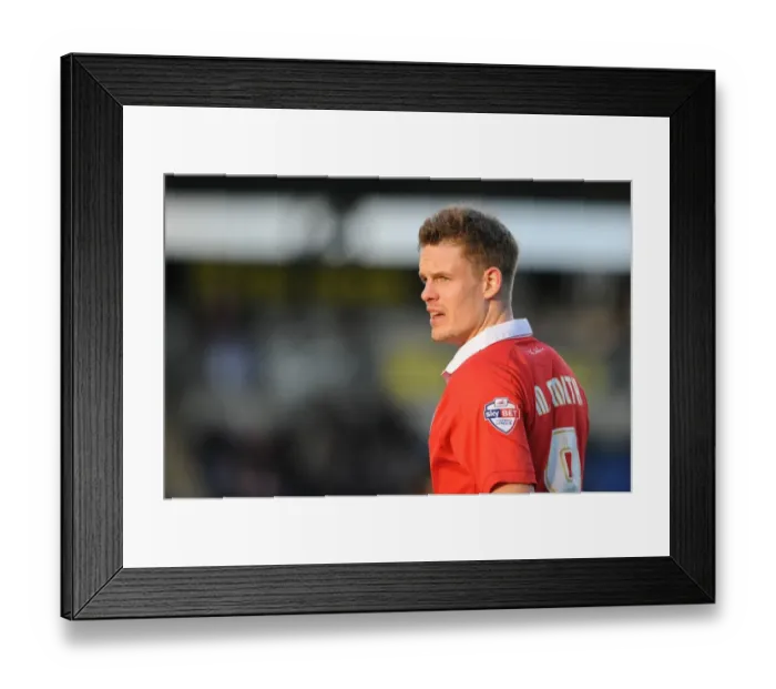 Framed Print : Bristol City's Matt Smith in Action Against Colchester United, 2015