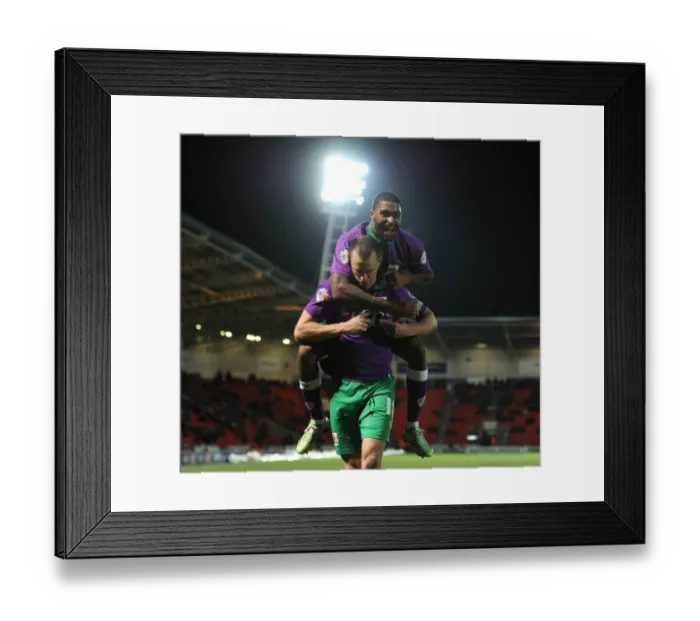 Framed Print : Bristol City: Wilbraham and Little Celebrate Euphoria After Goal vs Doncaster Rovers, February 2015