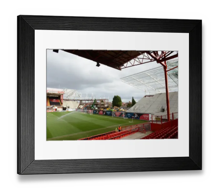 Framed Print : Intense Rivalry: Bristol City vs Rochdale, Sky Bet League One, February 2015 Framed Print : Intense Rivalry: Bristol City vs Rochdale, Sky Bet League One, February 2015