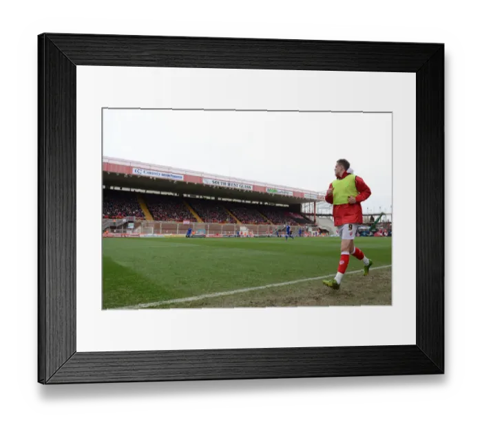 Framed Print : Bristol City's Matt Smith Warming Up Ahead of Bristol City v Rochdale FC (February 28, 2015) Framed Print : Bristol City's Matt Smith Warming Up Ahead of Bristol City v Rochdale FC (February 28, 2015)