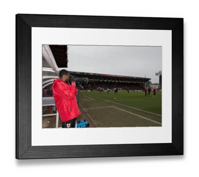 Framed Print : Bristol City's Jay Emmanuel-Thomas in Action Against Rochdale, February 2015 Framed Print : Bristol City's Jay Emmanuel-Thomas in Action Against Rochdale, February 2015