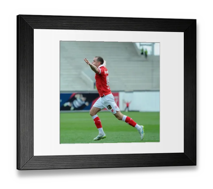 Framed Print : Bristol City's Aaron Wilbraham Celebrates Thrilling Goal Against Rochdale in Sky Bet League One